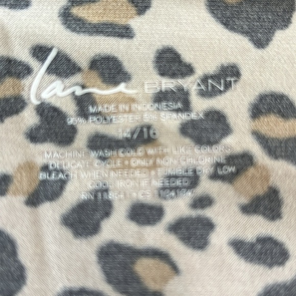 Lane Bryant Size 14/16 Leopard Print Wrap Top with Gold Zipper Detailing. - Picture 6 of 7